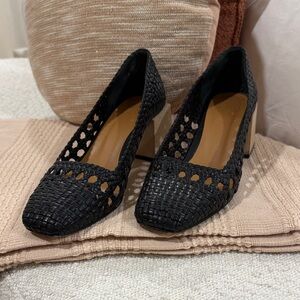LOQ Black Woven Heels